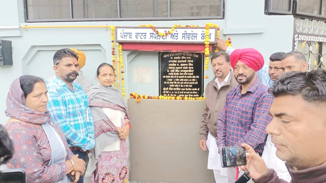 संतोष कटारिया ने शहर के विभिन्न वार्डों के लिए पेयजल लाइन बिछाने का शिलान्यास किया।